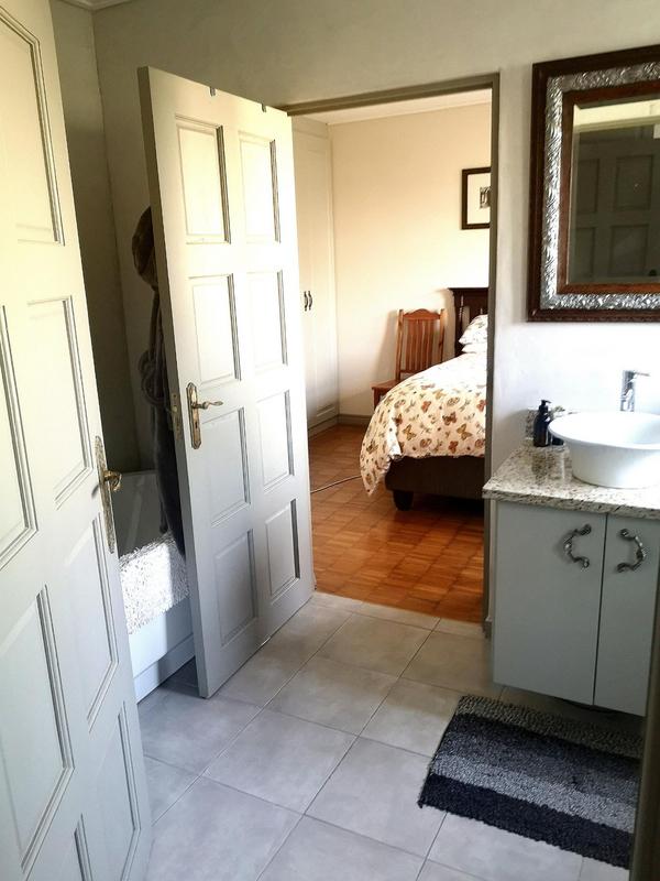 To Let 2 Bedroom Property for Rent in Somerset West Western Cape